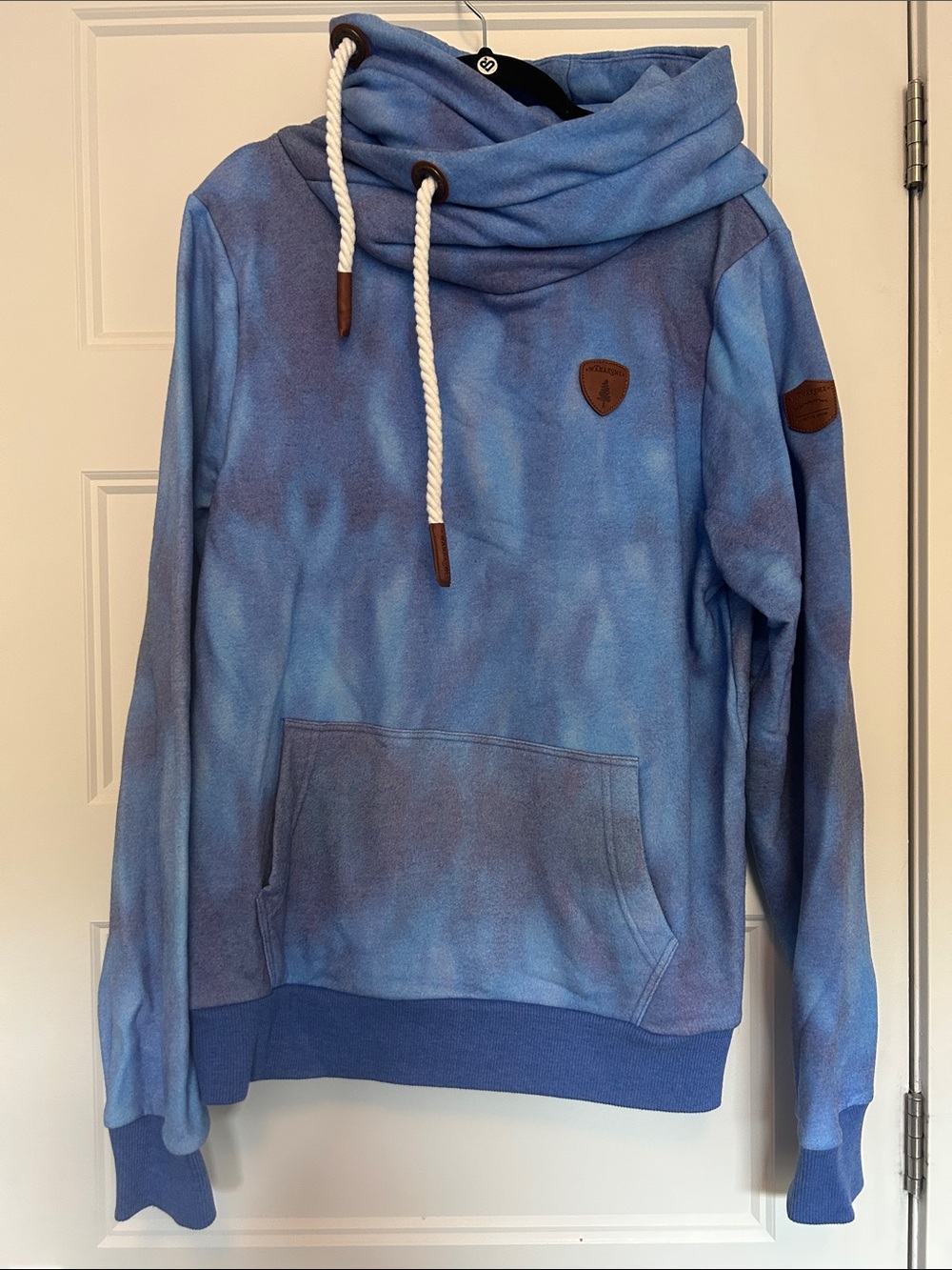 Wanakome Blue Tie-Dye Crewneck Pullover with Drawstring Funnel